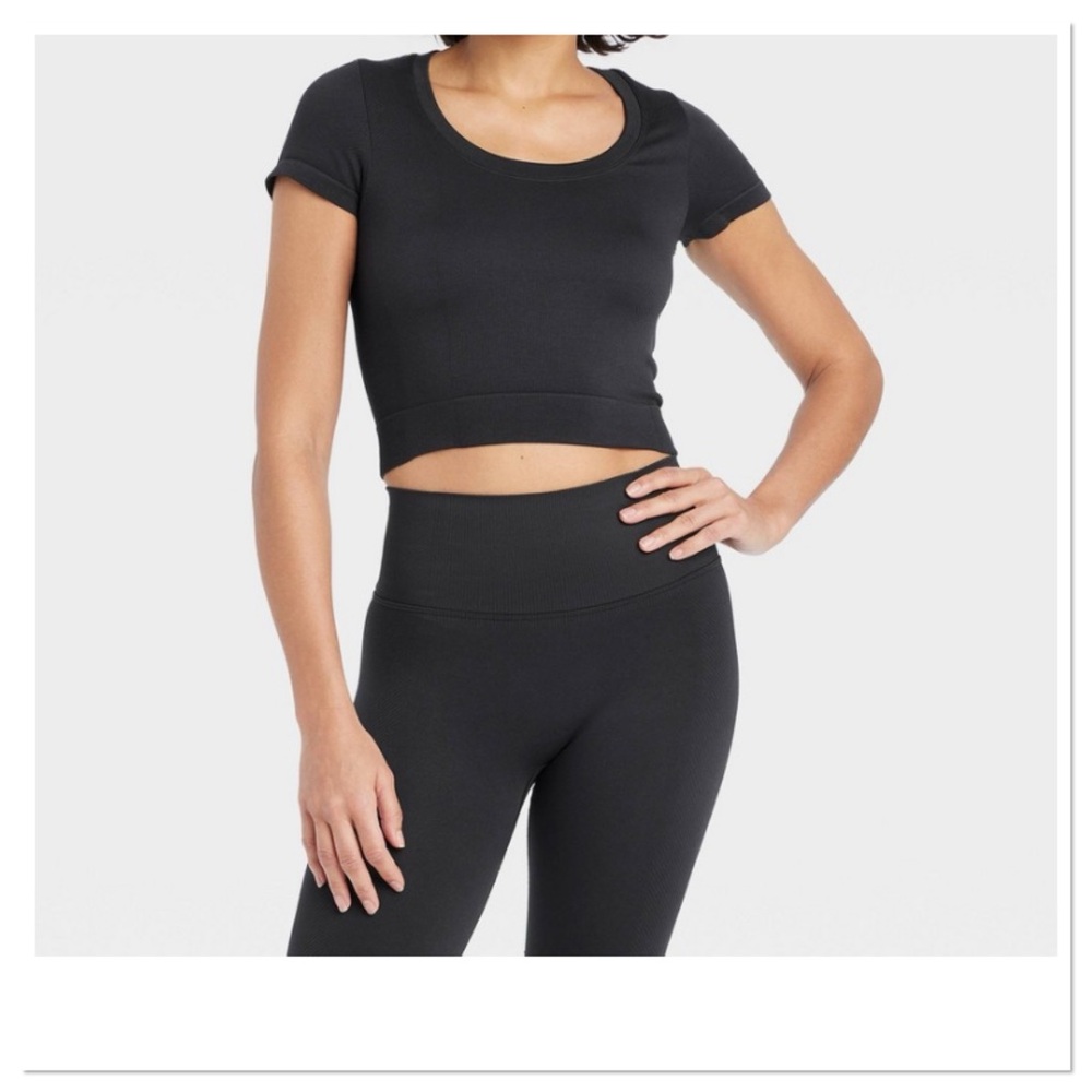 All in Motion Black Women's Seamless Crop Top Short Sleeves